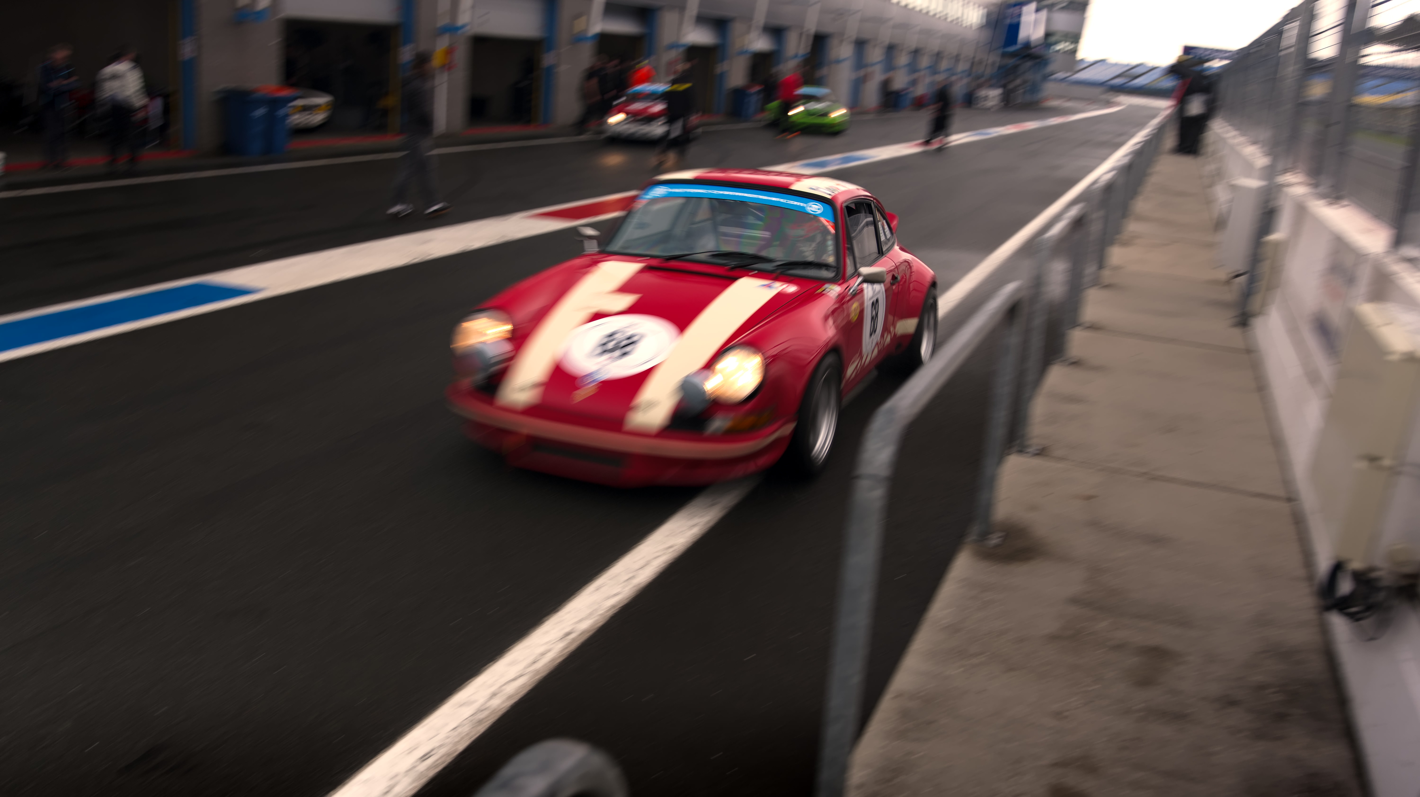 Porsche 911 GT3, pit lane